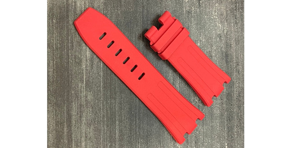 Explore our guide to trending watch bands and straps, from Breitling rubber to Panerai alligator styles. Read more to upgrade your wrist game this year.