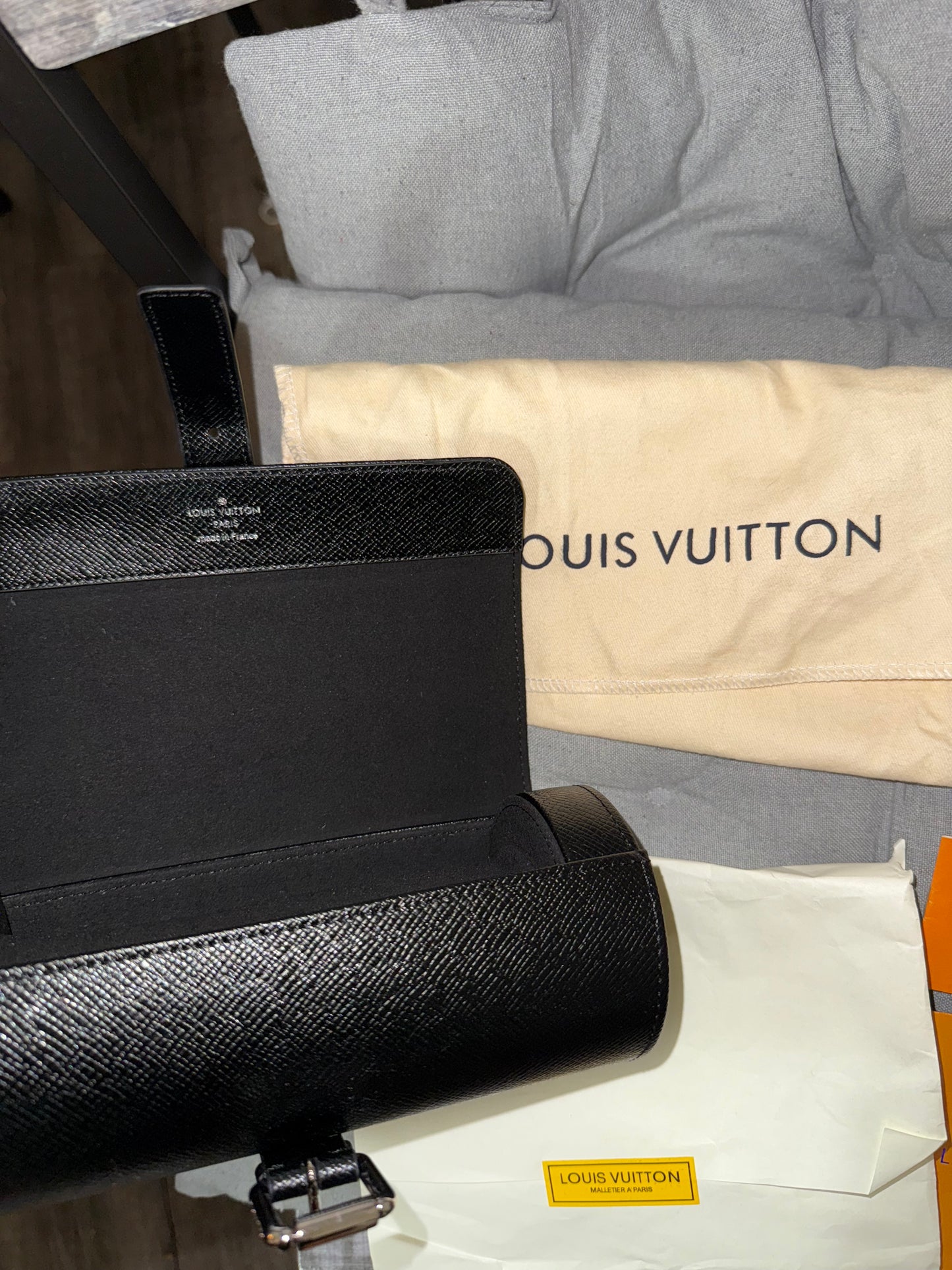 Louis Vuitton Ardoise Taiga Black 3 Watch Case Retails $1,220