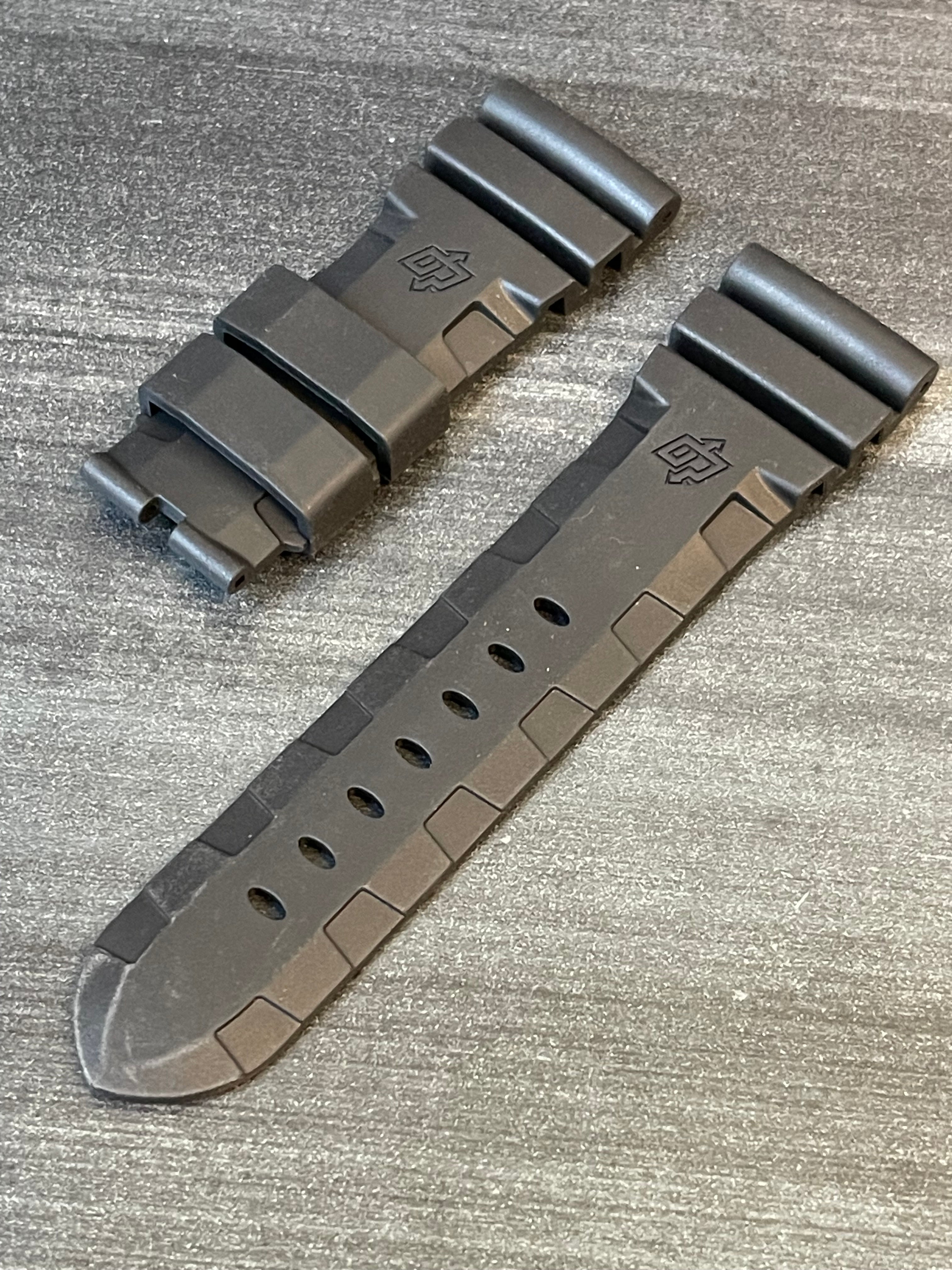 Panerai accordion flowerbed rubber strap