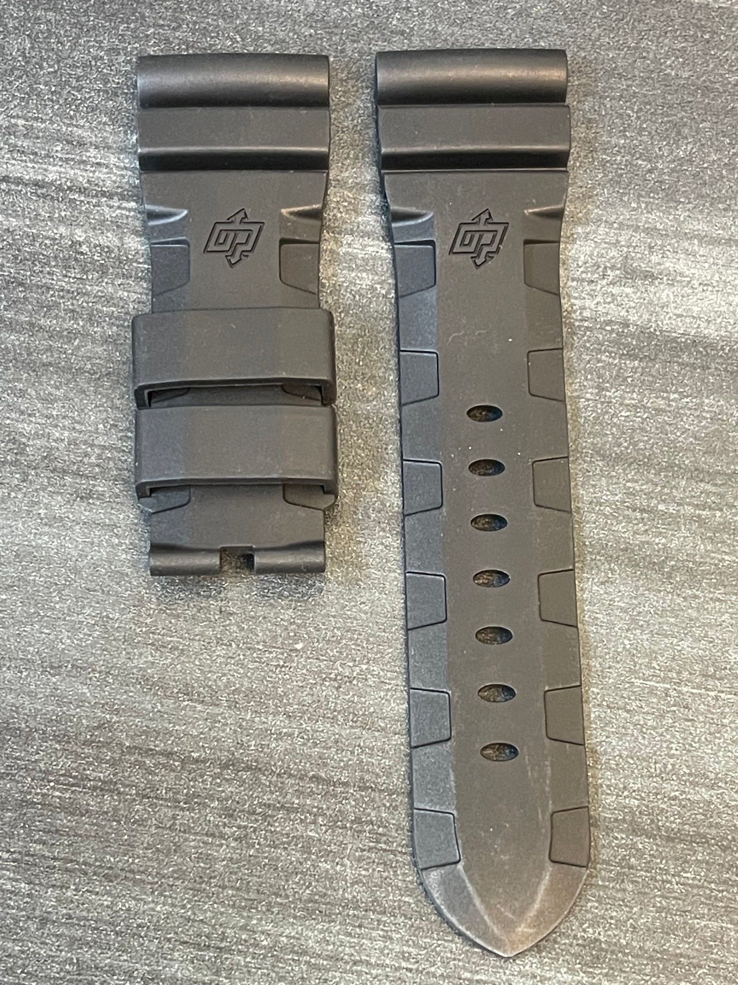 Panerai 24MM Black Rubber Accordion Tang Strap (24/22MM)